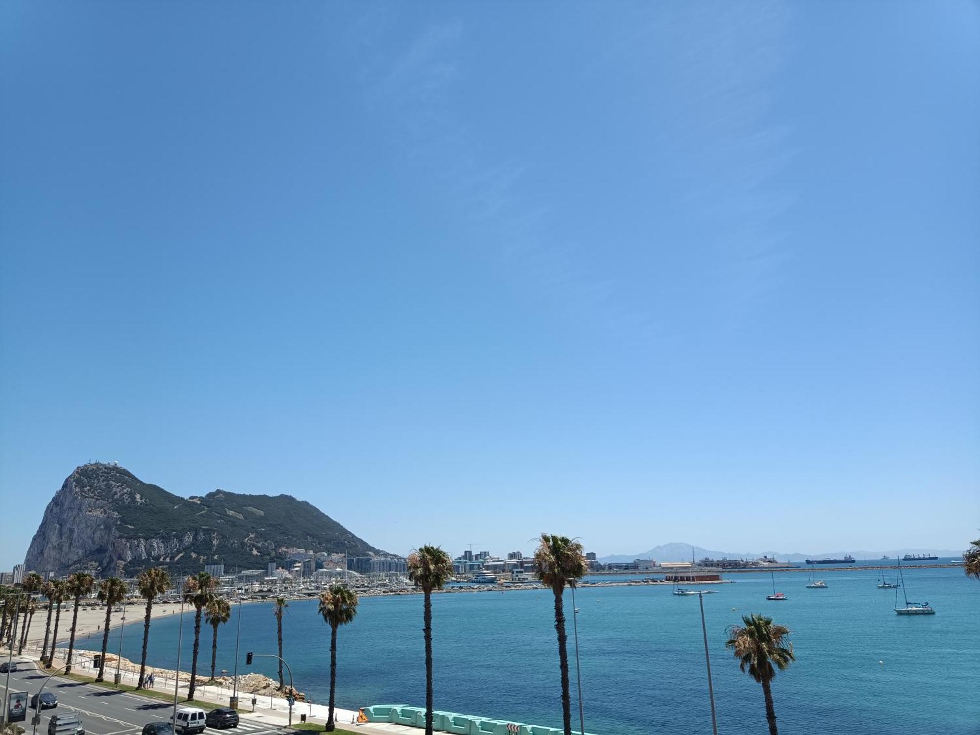 Vistas A 3 Paises Y 2 Continentes 1º Linea De Playa A 5 Minutos De Gibraltar Daire La Línea de la Concepción Dış mekan fotoğraf